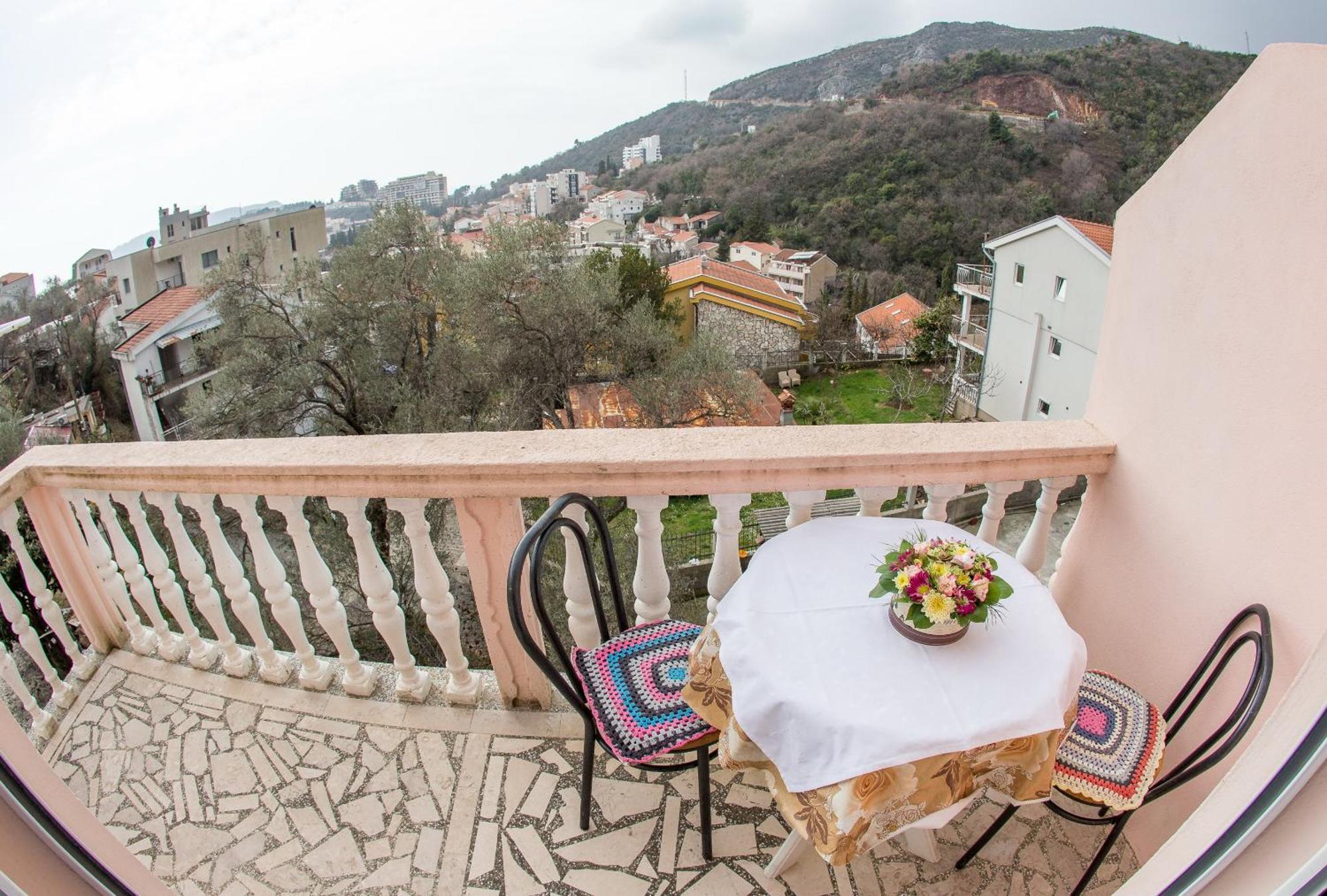 Guest House Almond Bečići Екстериор снимка