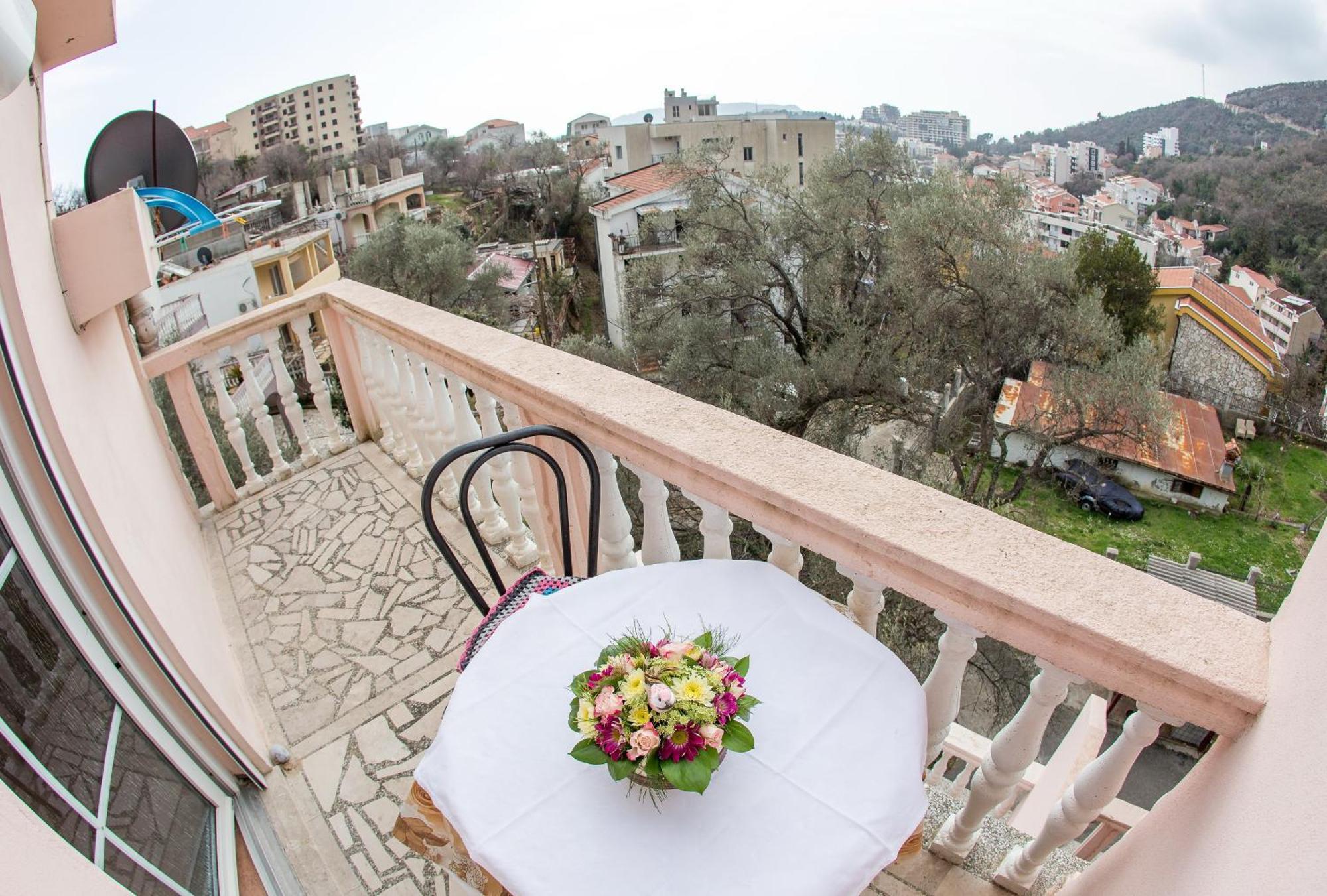 Guest House Almond Bečići Екстериор снимка